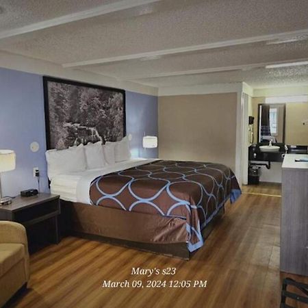Super 8 By Wyndham Asheville/Biltmore מראה חיצוני תמונה