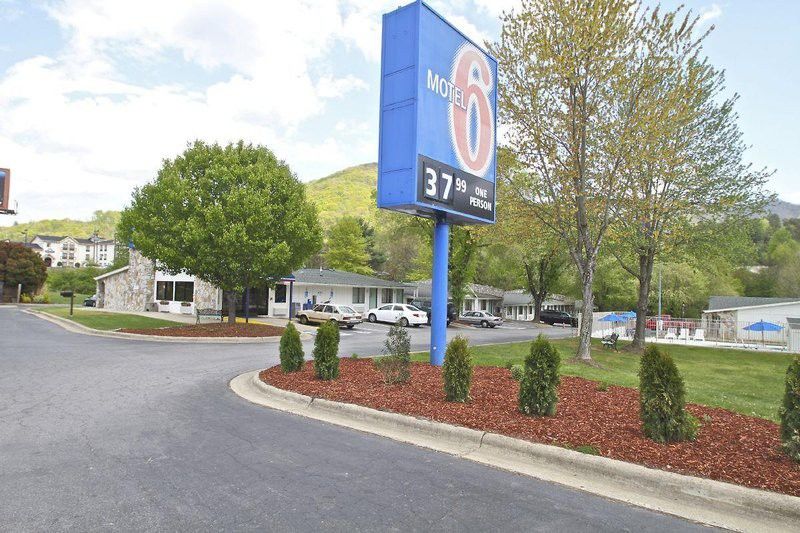 Super 8 By Wyndham Asheville/Biltmore מראה חיצוני תמונה